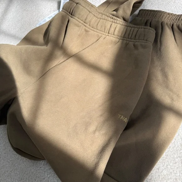 Brand New with Tag ARITZIA MEGA FIT TNA Mire Green Sweatpants Sz S - Picture 4 of 4